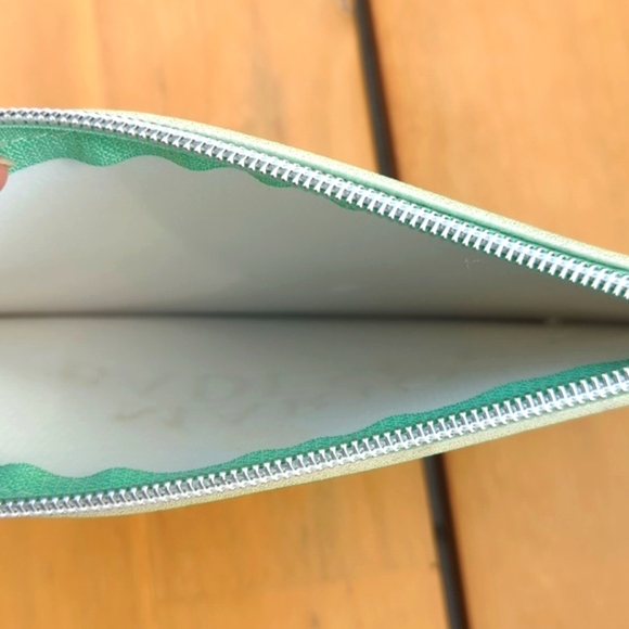 Mario Badescu Mint Green Pouch - New - Picture 3 of 5